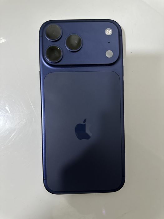 Iphone 17 pro max blue