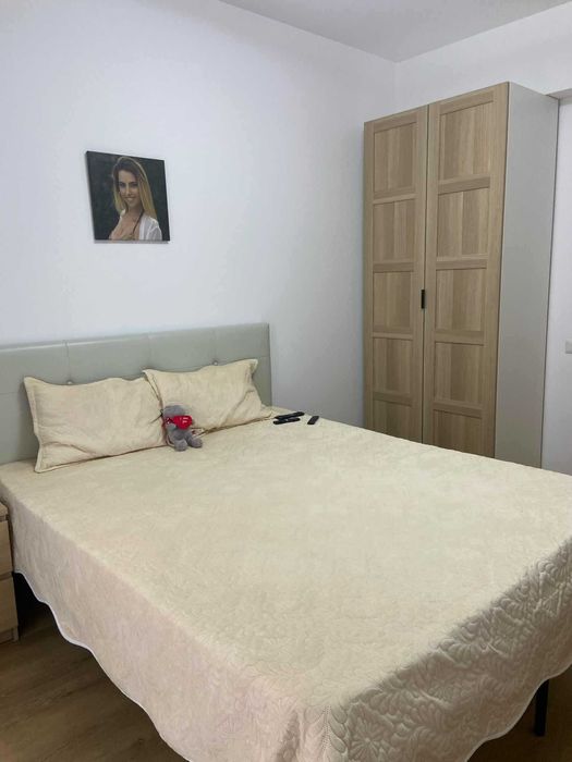 caut colega de apartament