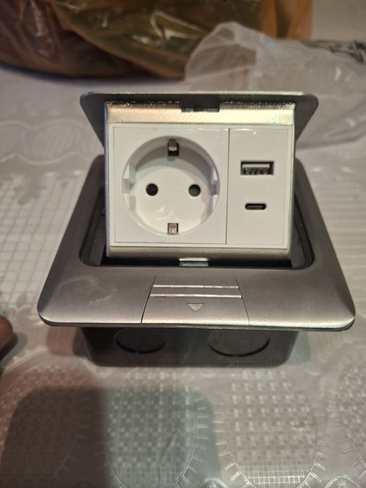 Розетки напольные