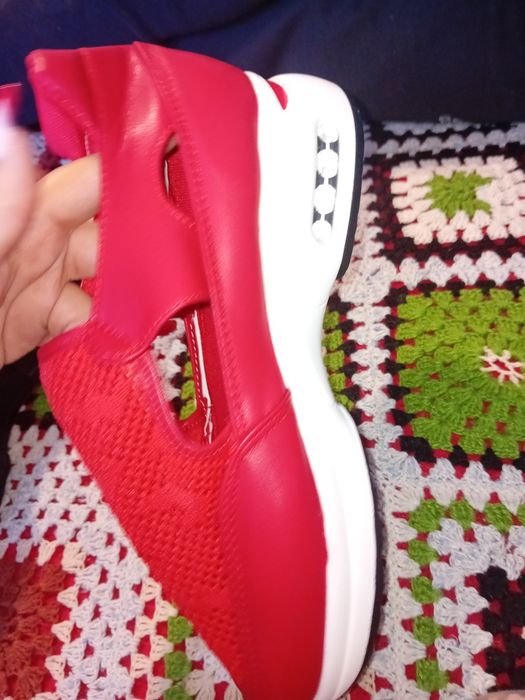 Adidași în stare foarte buna