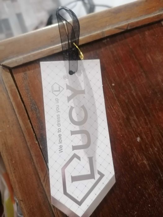 Продавам рокля на фирма Луси Lucy без следи на употреба