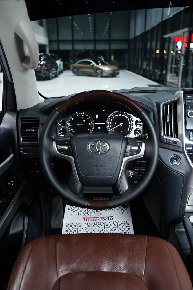 Toyota Land Cruiser 200