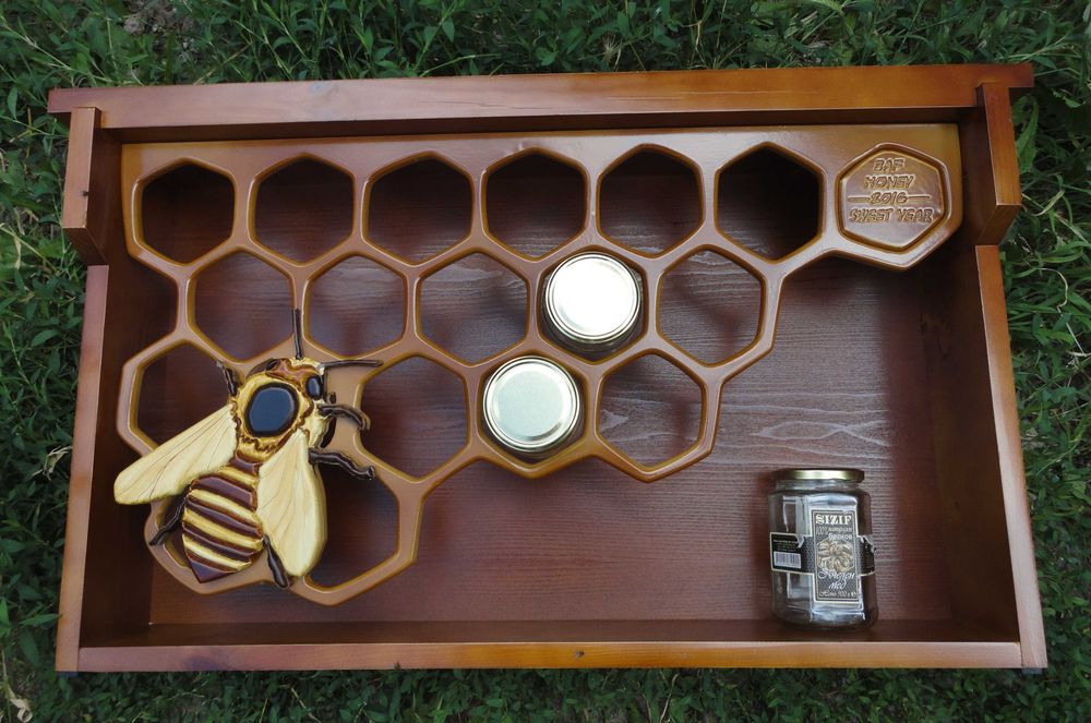 Стелаж за буркани за мед