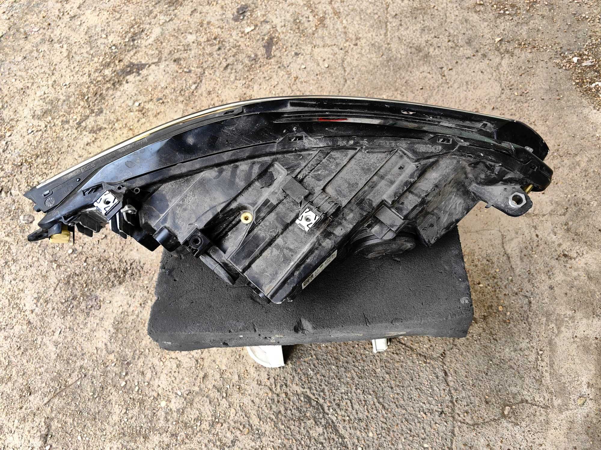 Оригинални  фарове  Vw Golf 8 Full Led