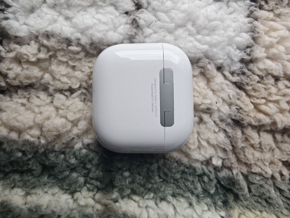 Apple Airpods 4-то поколение