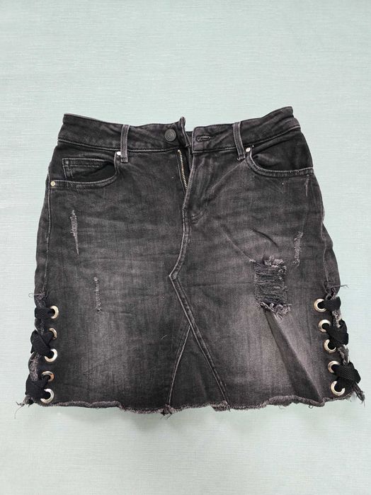 Нова дамска пола Guess размер М