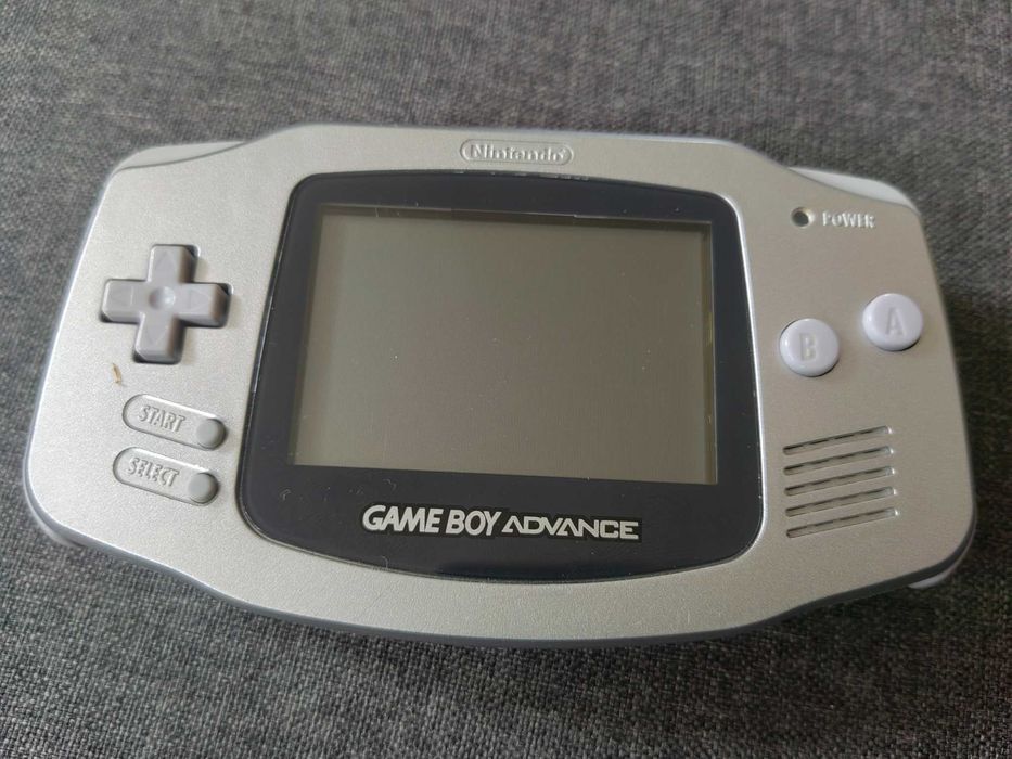 Nintendo Game Boy Advance + Pokemon Gold version original (rar)