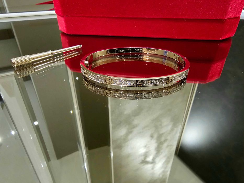 CARTIER Love Small Paved Rose Gold Diamonds Гривна с Отверка