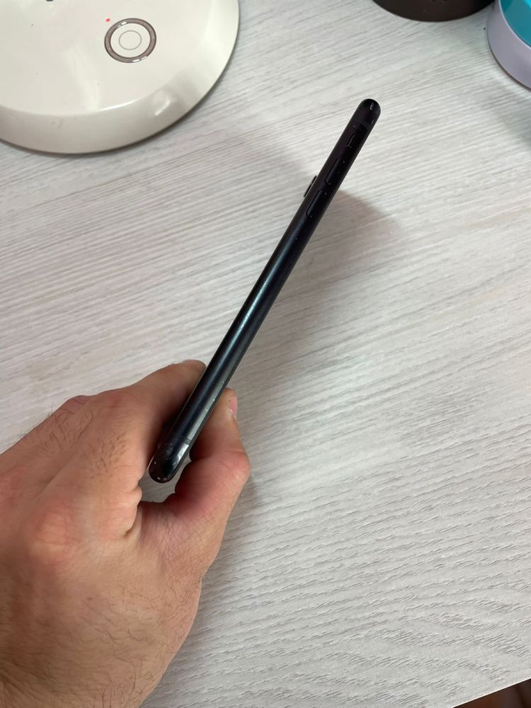 Продаю Iphone Xr