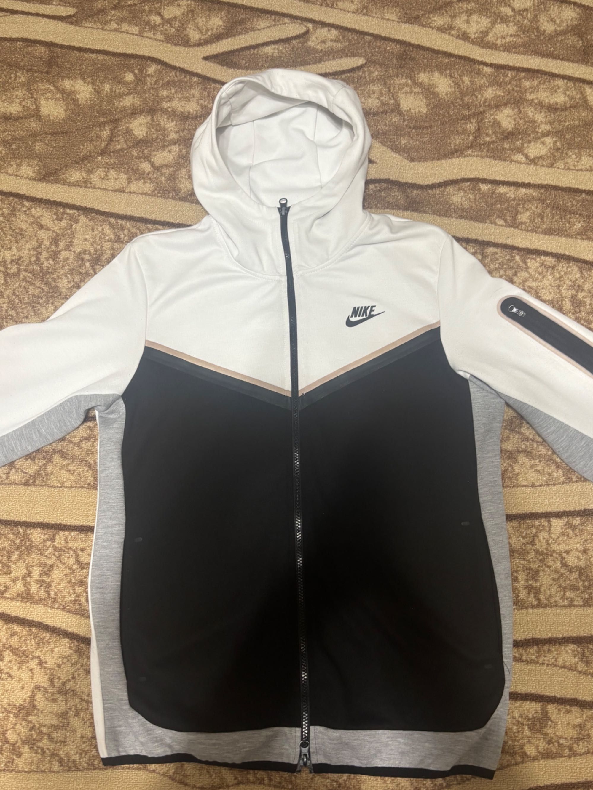 Nike Tech Black & White