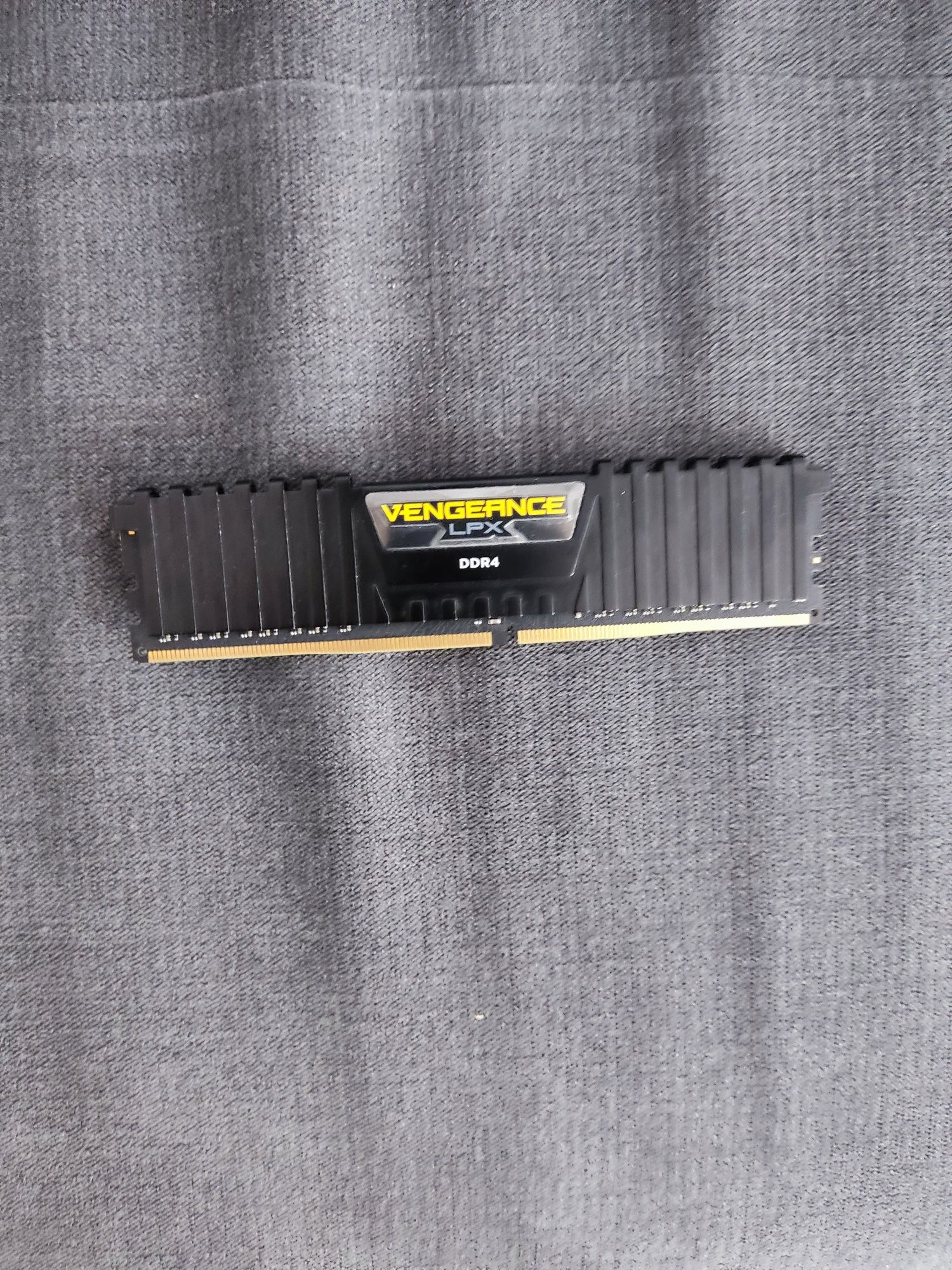 Рам памет Corsair Vengeance LPX ( 8GB ) DDR4 3800mhz