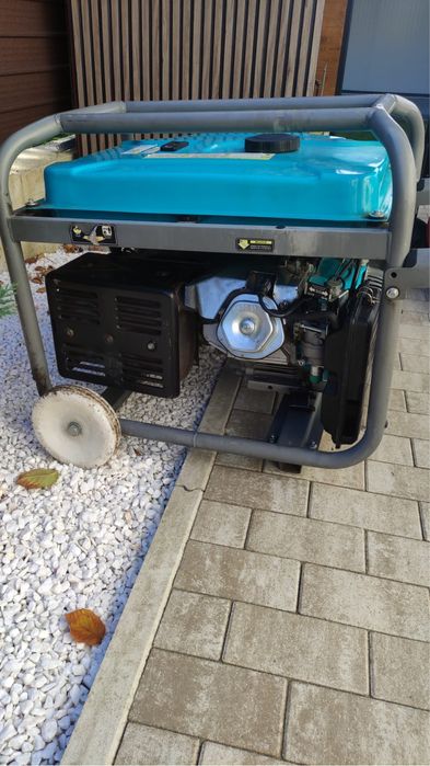 Generatoare de curent industriale pe benzină