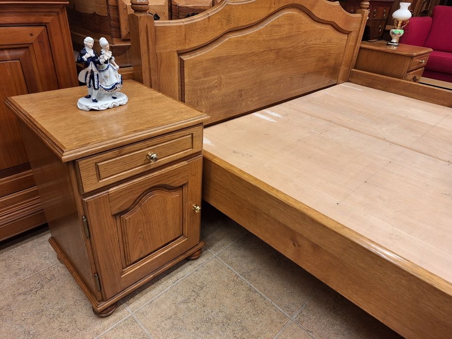 К - т спалня с нощни шкафчета дъб масив