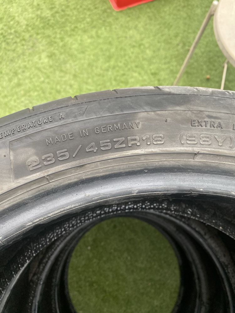 Гуми употребявани 235/45/zr 18 Dunlop