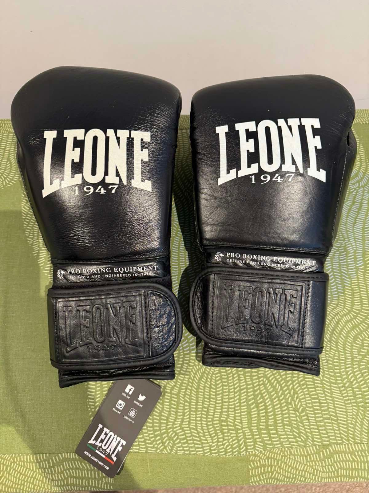 Оригинални боксови ръкавици Leone The Greatest Boxing Gloves -14oz