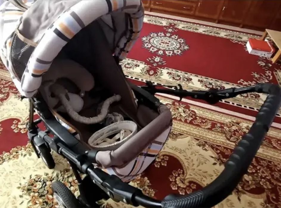 Продам коляску пользовались всего 2 раза