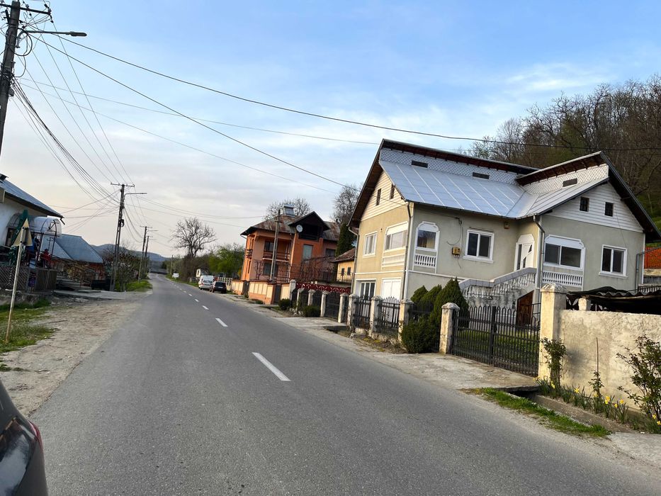 Casa de familie/vacanta + Spatii comerciale DE VANZARE
