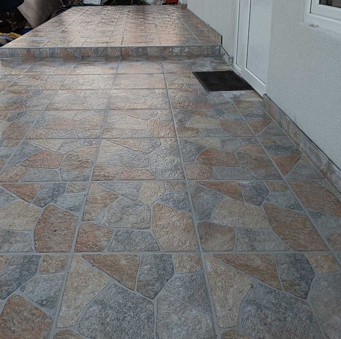 Amenajări interioare/exterioare – Gresie, faianță,montaj uși.