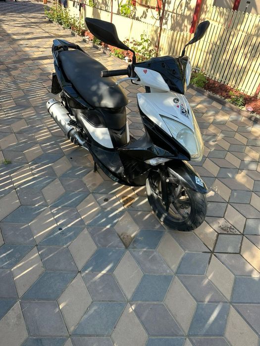 Vand scuter kymco super 8 de 50 cm!