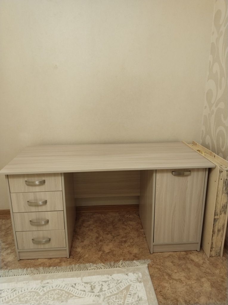 Продается компьютерный стол