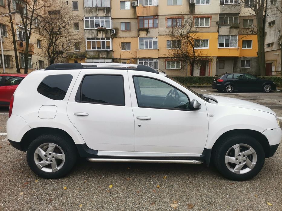 Vând Dacia Duster