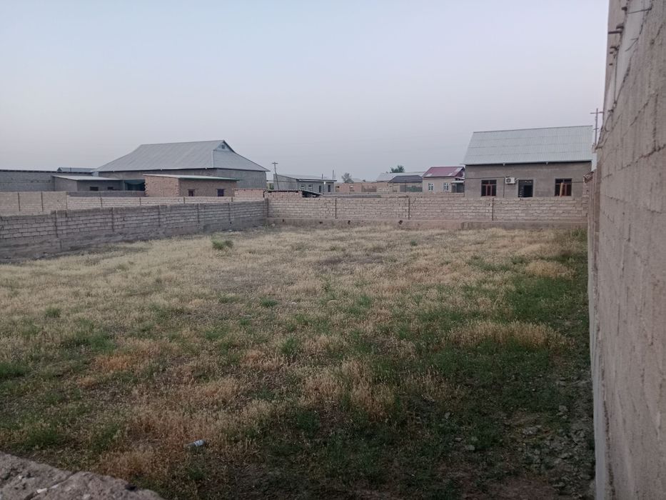 Yer  uchastkasi sotiladi.Manzil: Qarshi shahri Yangi Chaman