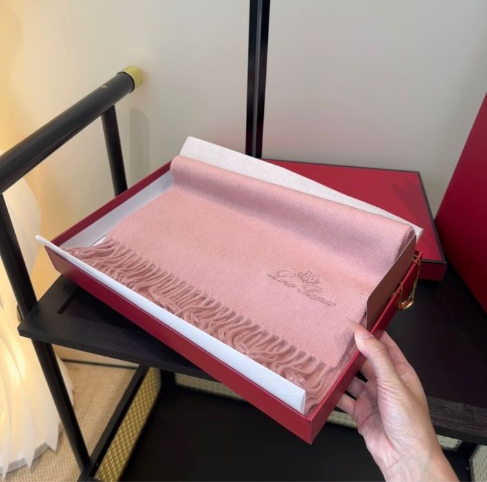 Fular Loro Piana , calitate premium , pe comanda , nou