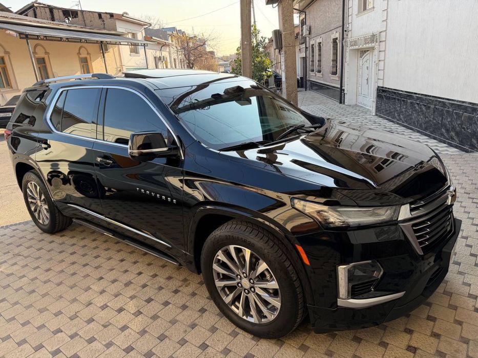 Traverse 2023-yil Qora rang