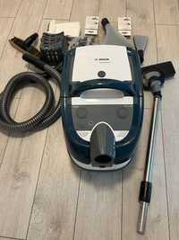 Aspirator cu spalare Bosch BWD41720, 1700 W, 5 L, Filtru Epa