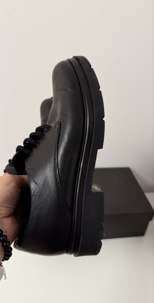 Pantofi negri de piele marime 38