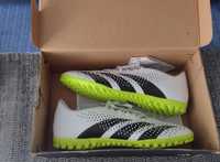 Vând ghete fotbal Adidas Predator Accuracy.4 TF