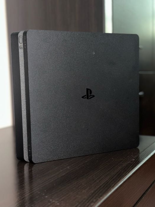PlayStation 4 + 9 топ игри + 1 контролер – готов за игра!