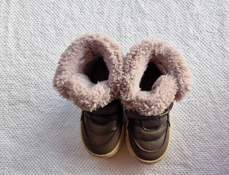 Ботуши, кожа 22 номер,Garvalin / Biomecanics.
Още снимки в коментарите