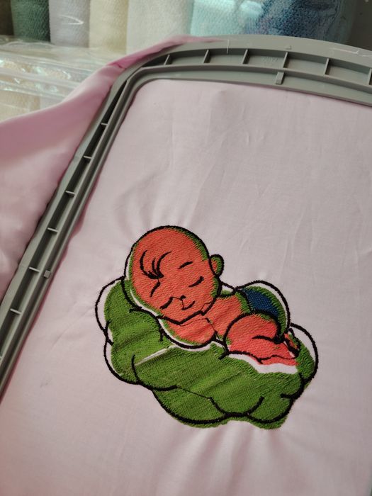 Продам вышивальную машинку