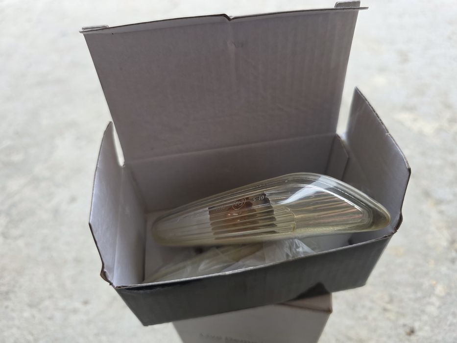 Комплект оригинални странични мигачи БМВ E60 Facelift