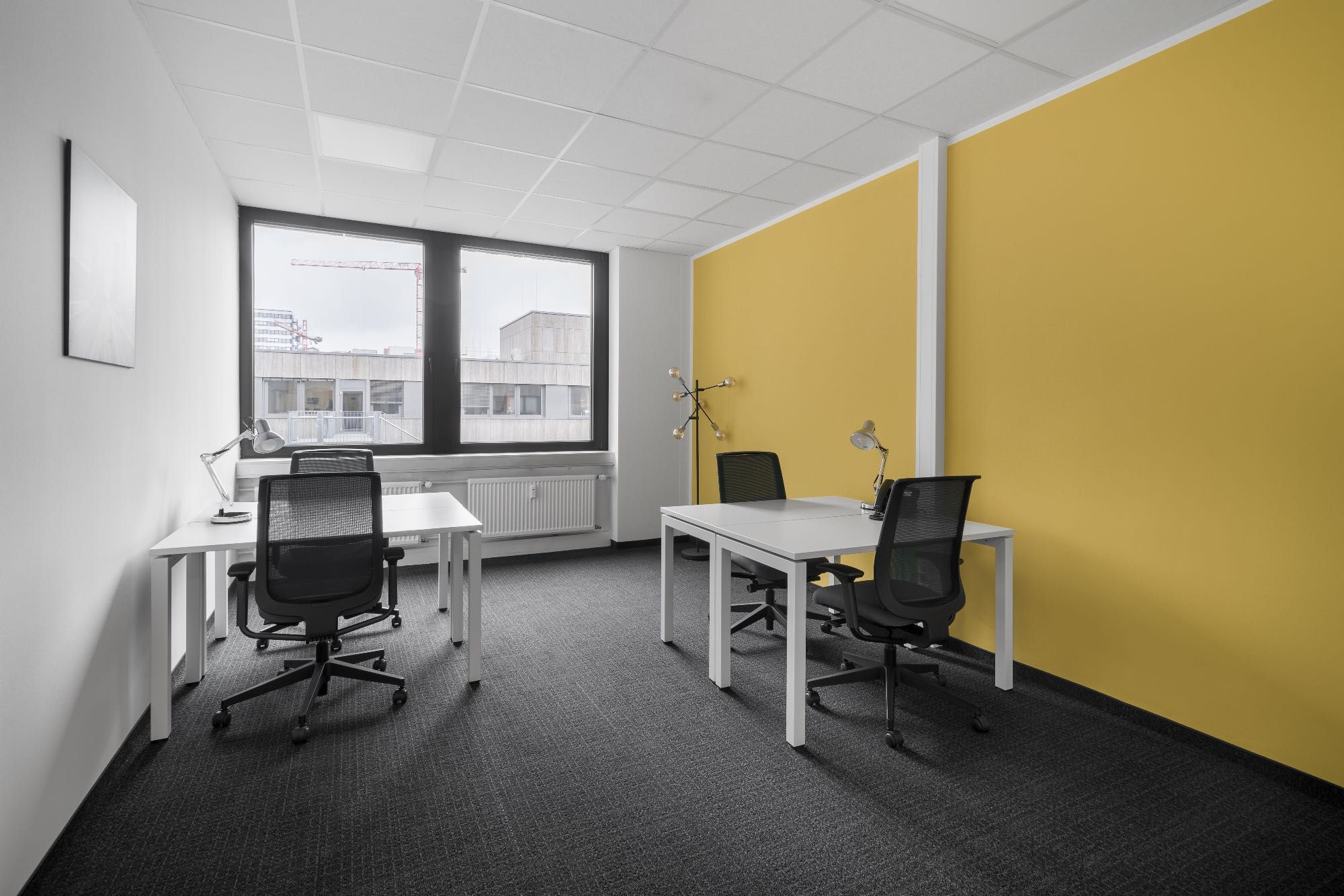 Самостоятелно офис пространство за 3-4 души в Regus Emblem