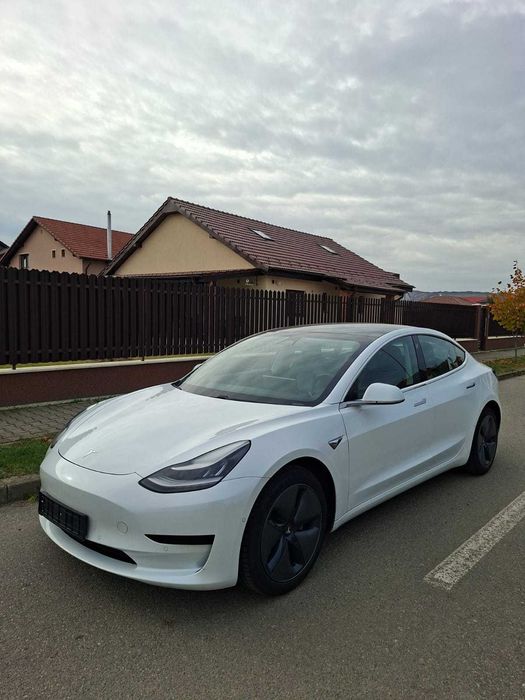 Tesla Model 3 Standard Range Plus 2020