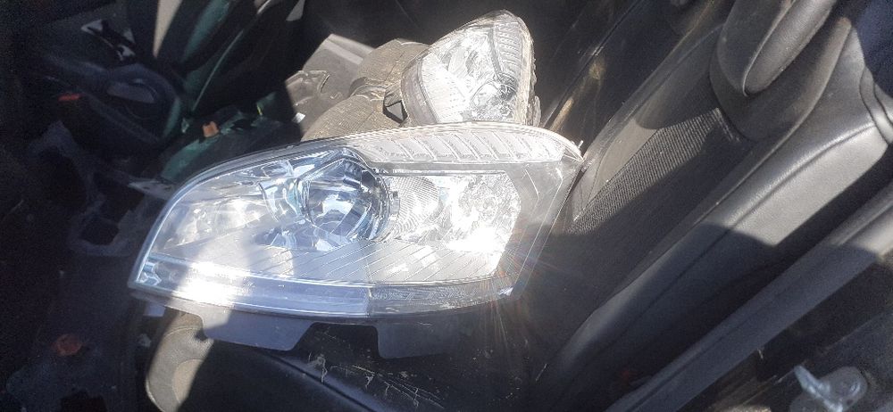 Far stinga dreapta citroen Picasso c4