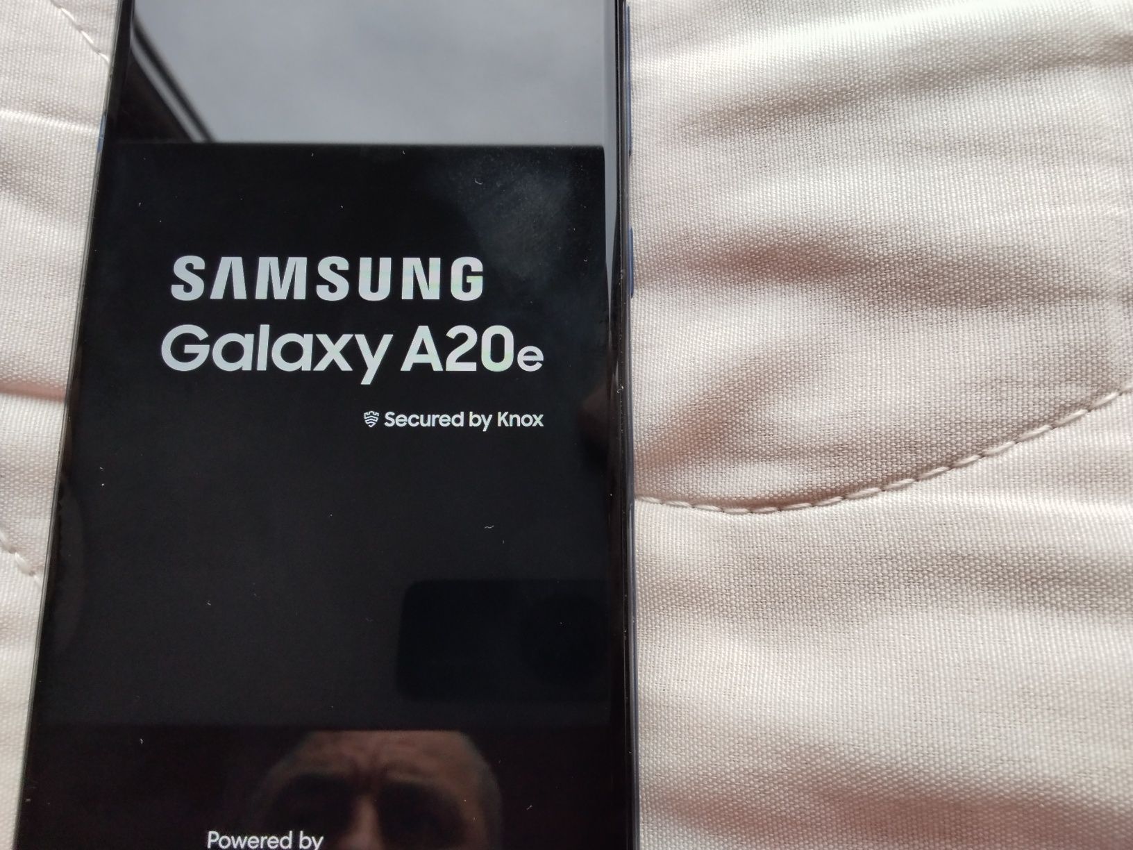 страхотен 4G LTE GSM с две сим карти едновременно Samsung A20e