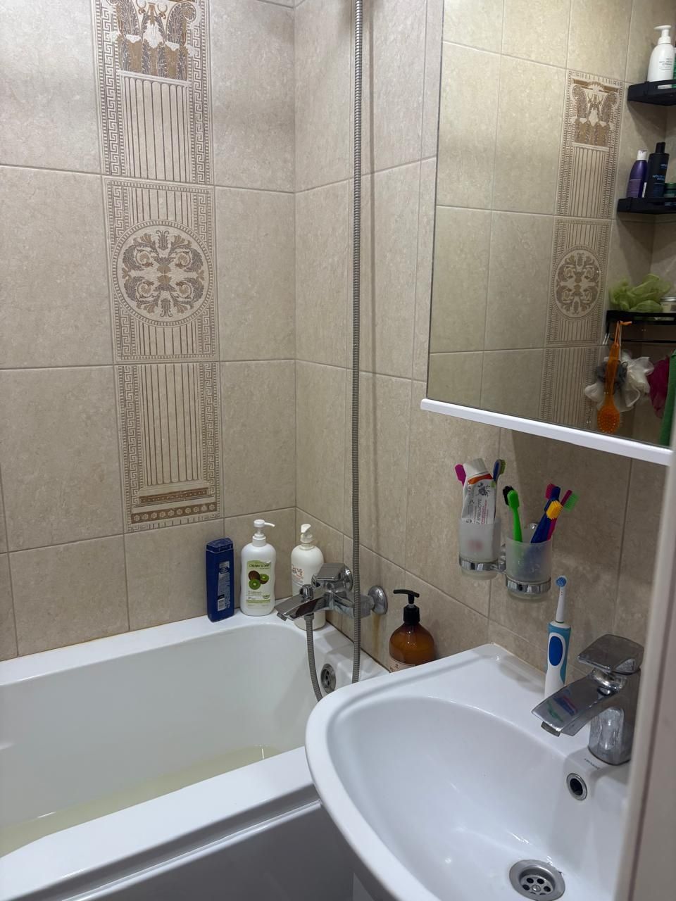 Продам 4 комн квартиру на 3 этаже. 80кв.