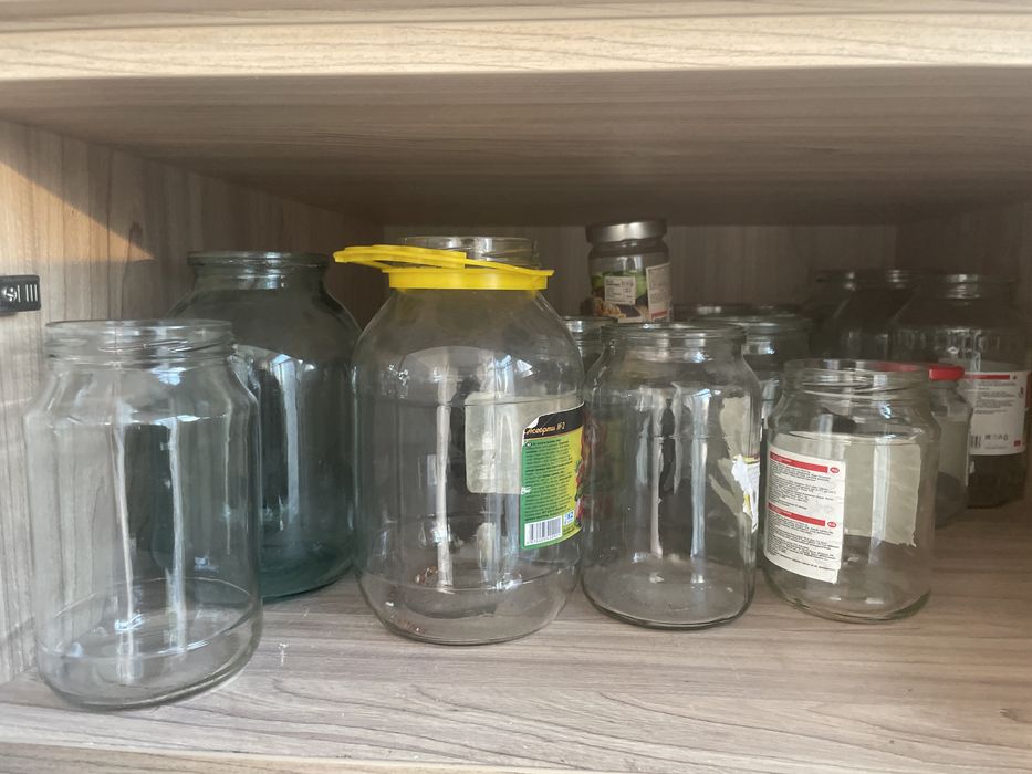 Отдам банки разные