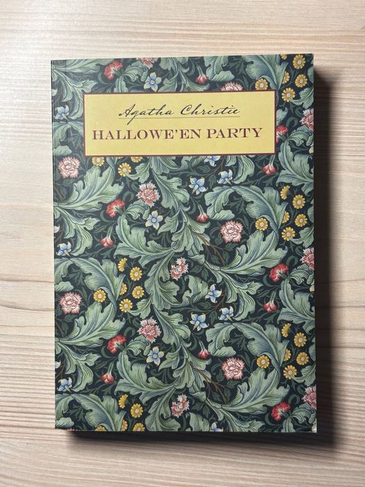Книга Hallowe'en Party Agatha Christie на англ + русский словарь