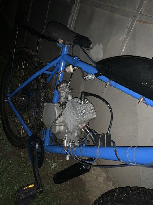 Vând bicicletă cu motor de 80