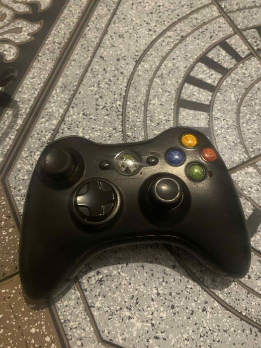 Продавам Xbox в добро състояние