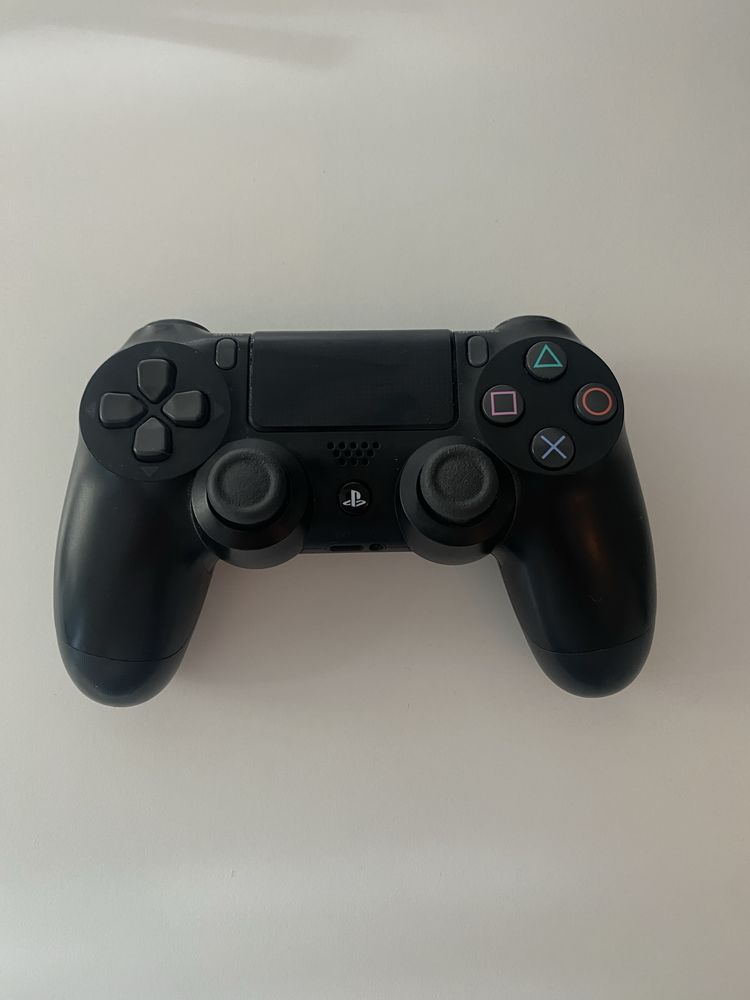 PlayStation 4 Pro с 1 контролер и 2 игри + Волан с педали
