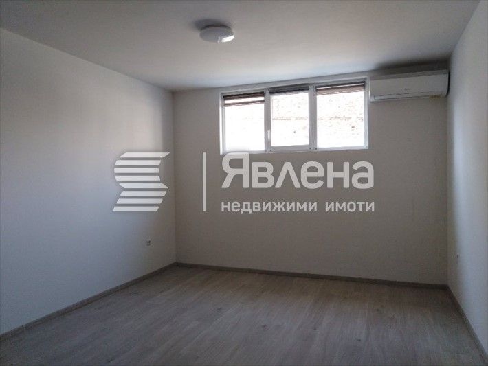 Офис в идеален център