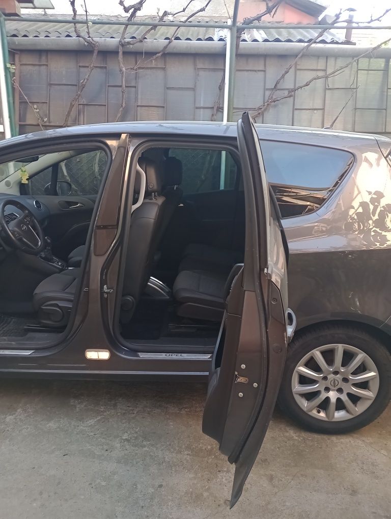 Dezmembrez sau vând Opel meriva b fabricație 2012