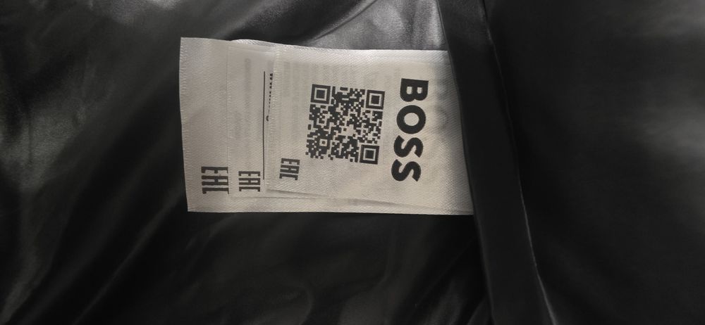 Geaca superbă  boss bej