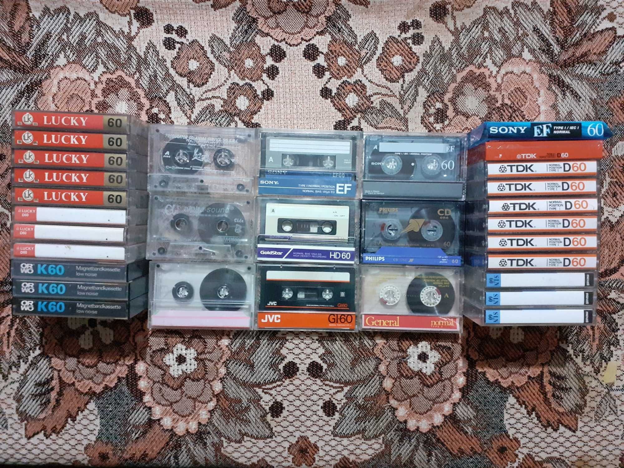 Casete audio cu muzică disco, pop, tehno, rock, jazz, rytm & blues
