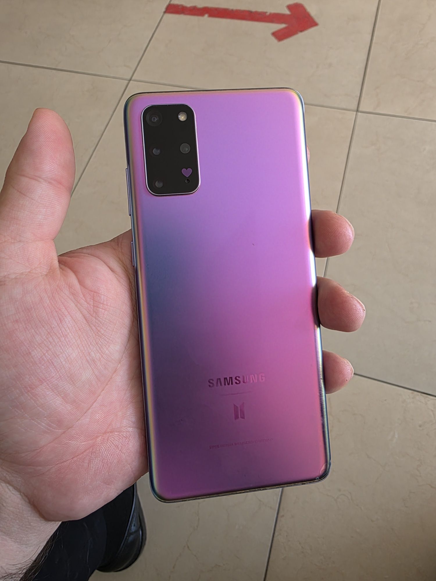 Samsung S20 Plus 12/256 gb sotiladi